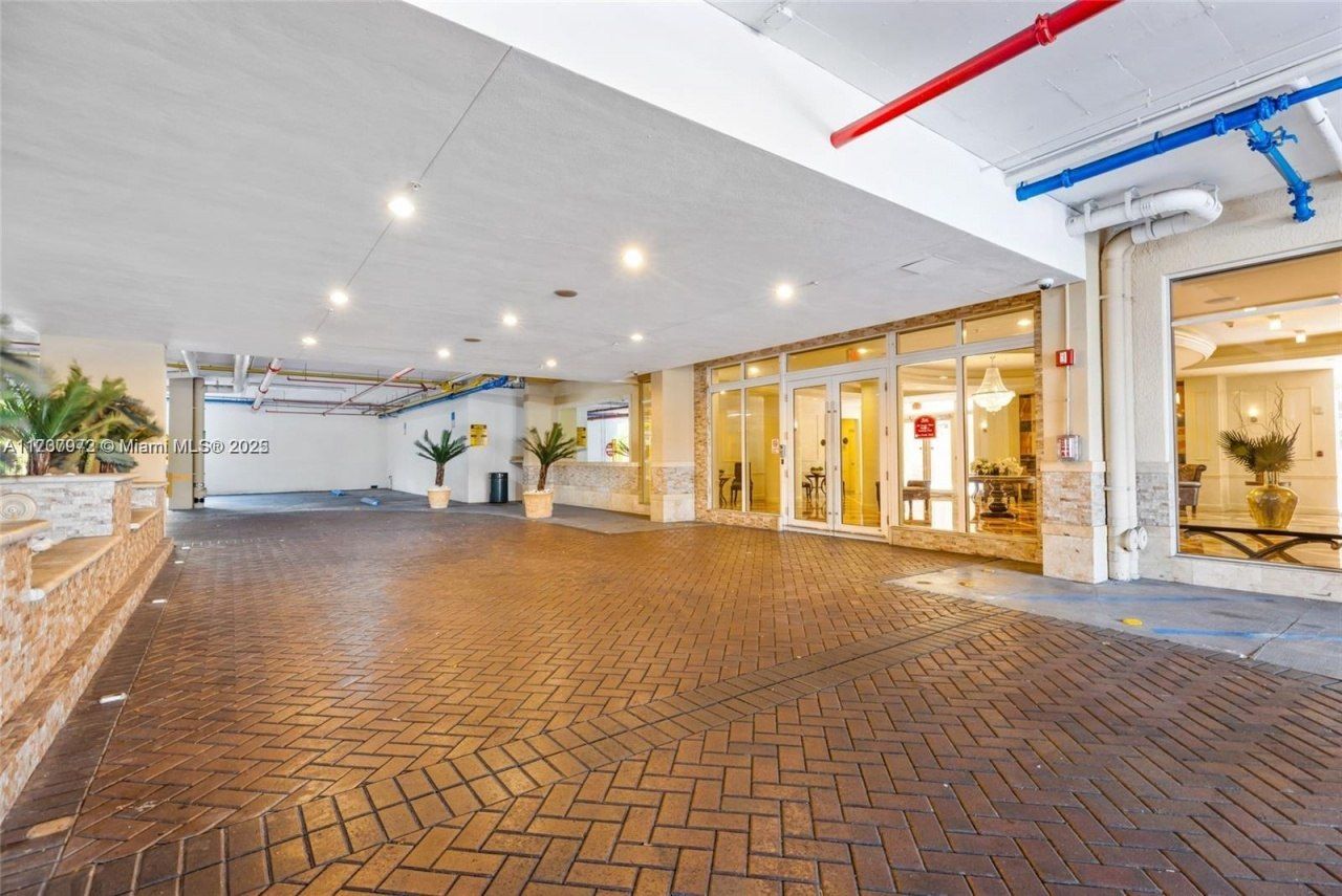 3232 SW 22nd Ter, Unit 301, Miami, FL 33145 Photo