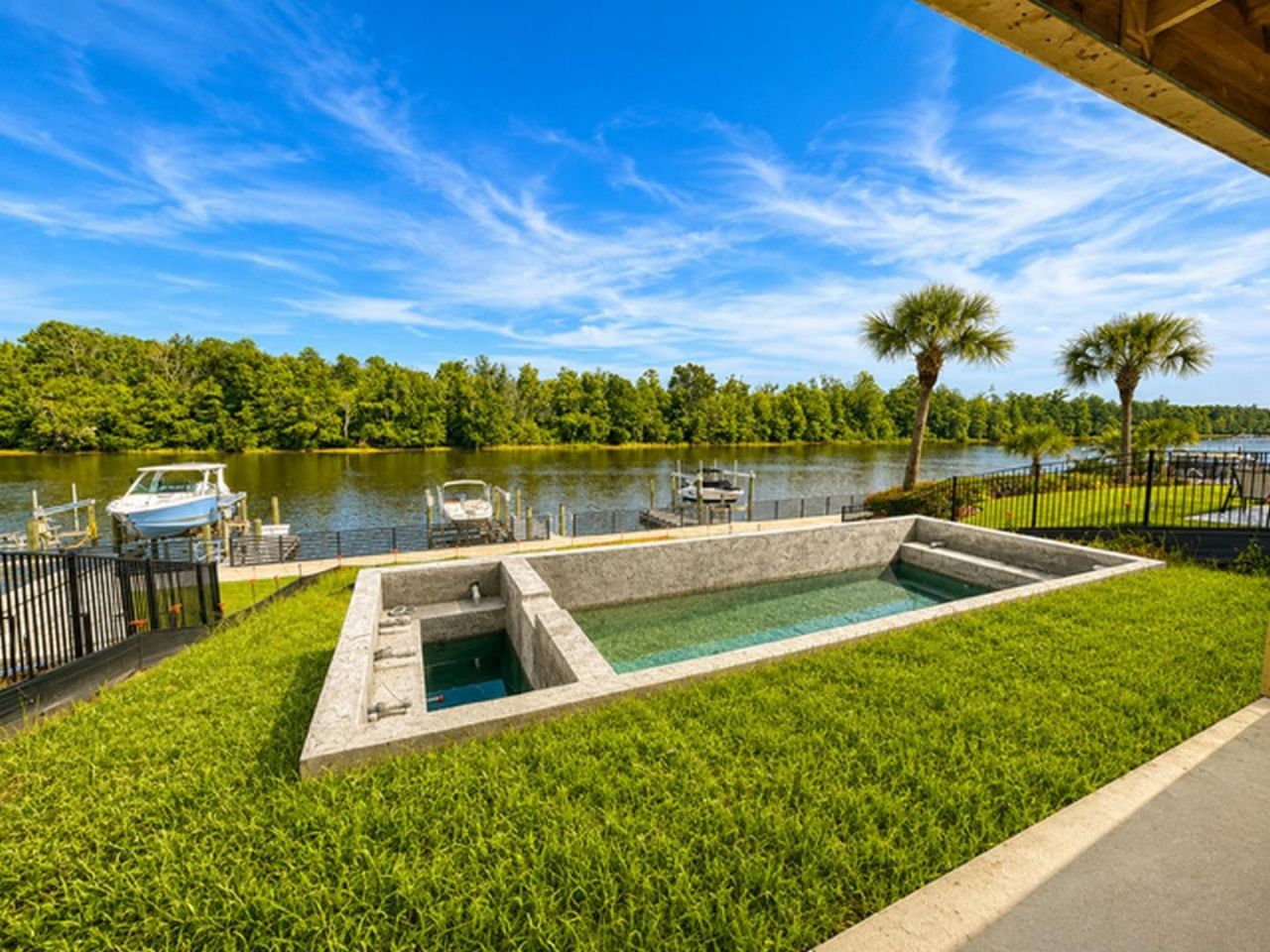 429 Harbour View Dr. Photo 4