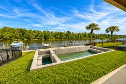 429 Harbour View Dr. photo 4