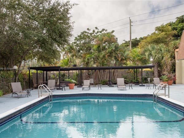 16950 W Dixie Hwy, Unit B320, North Miami Beach, FL 33160