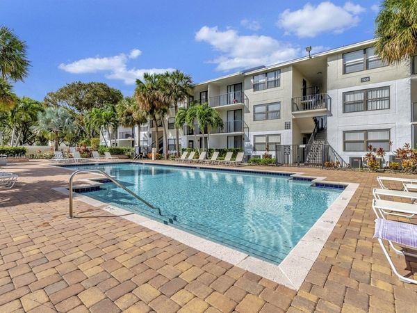 752 Executive Center Dr, Unit 37, West Palm Beach, FL 33401