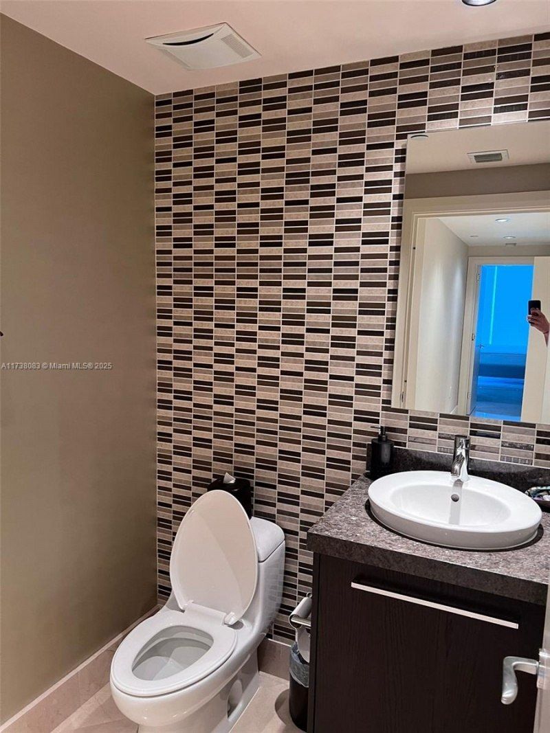 17121 Collins Ave, Unit 3304, Sunny Isles Beach, FL 33160 Photo