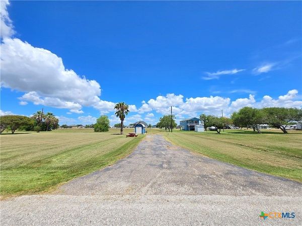 937 Bayview Drive, Palacios, TX 77465