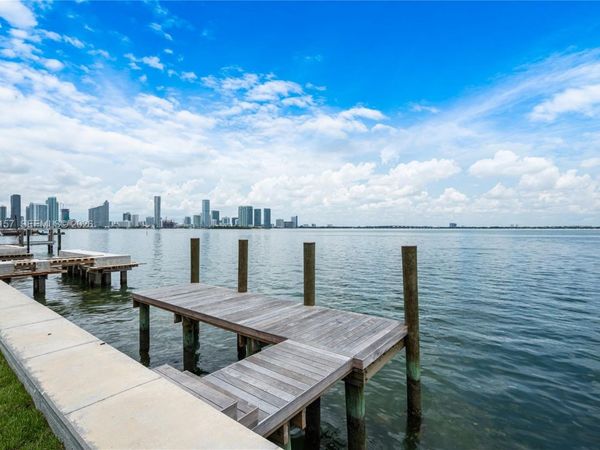1369 N Venetian Way, Miami, FL 33139