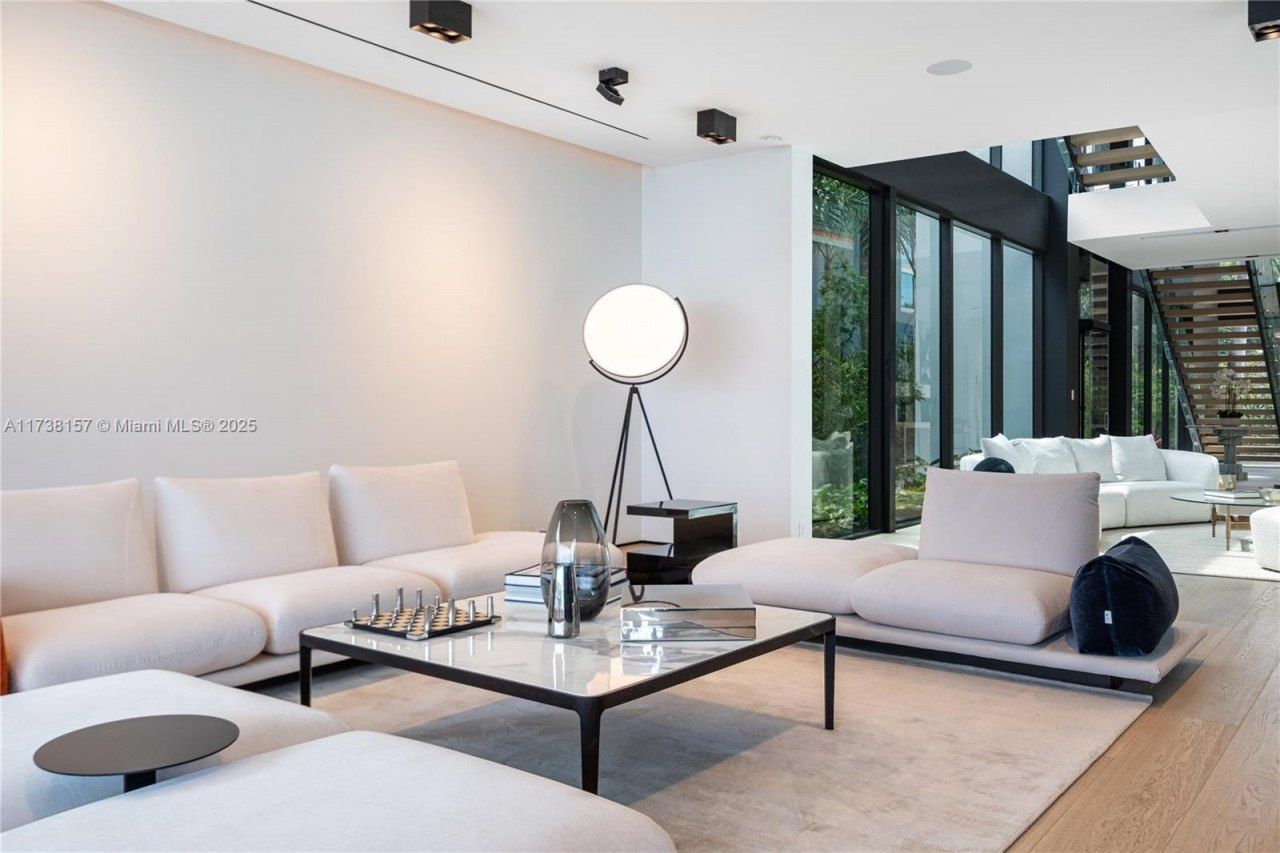 1369 N Venetian Way, Miami, FL 33139 Photo