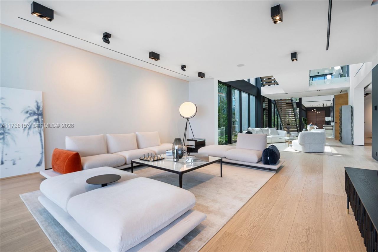 1369 N Venetian Way, Miami, FL 33139 Photo