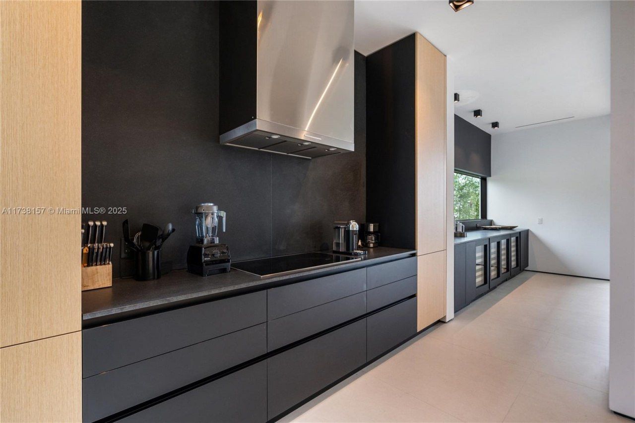 1369 N Venetian Way, Miami, FL 33139 Photo