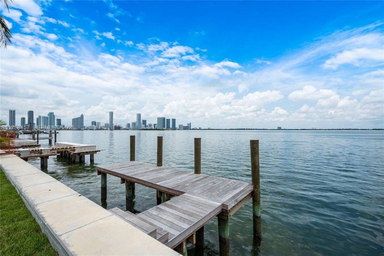 1369 N Venetian Way, Miami, FL 33139 Photo