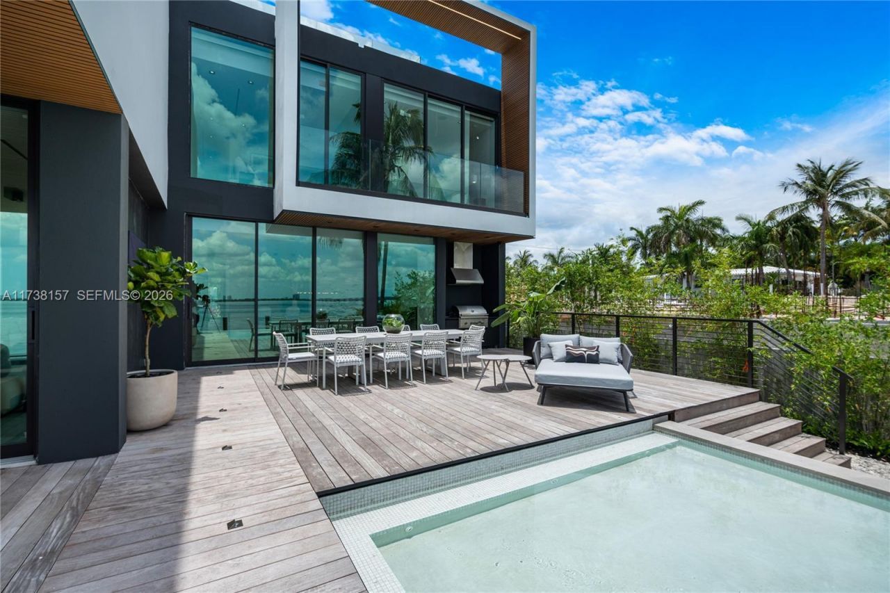 1369 N Venetian Way, Miami, FL 33139 Photo