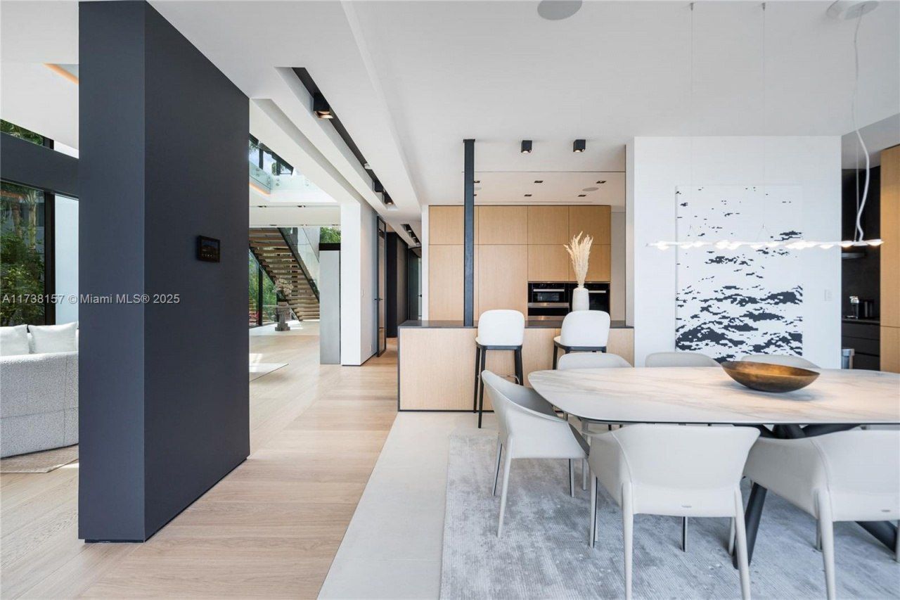 1369 N Venetian Way, Miami, FL 33139 Photo