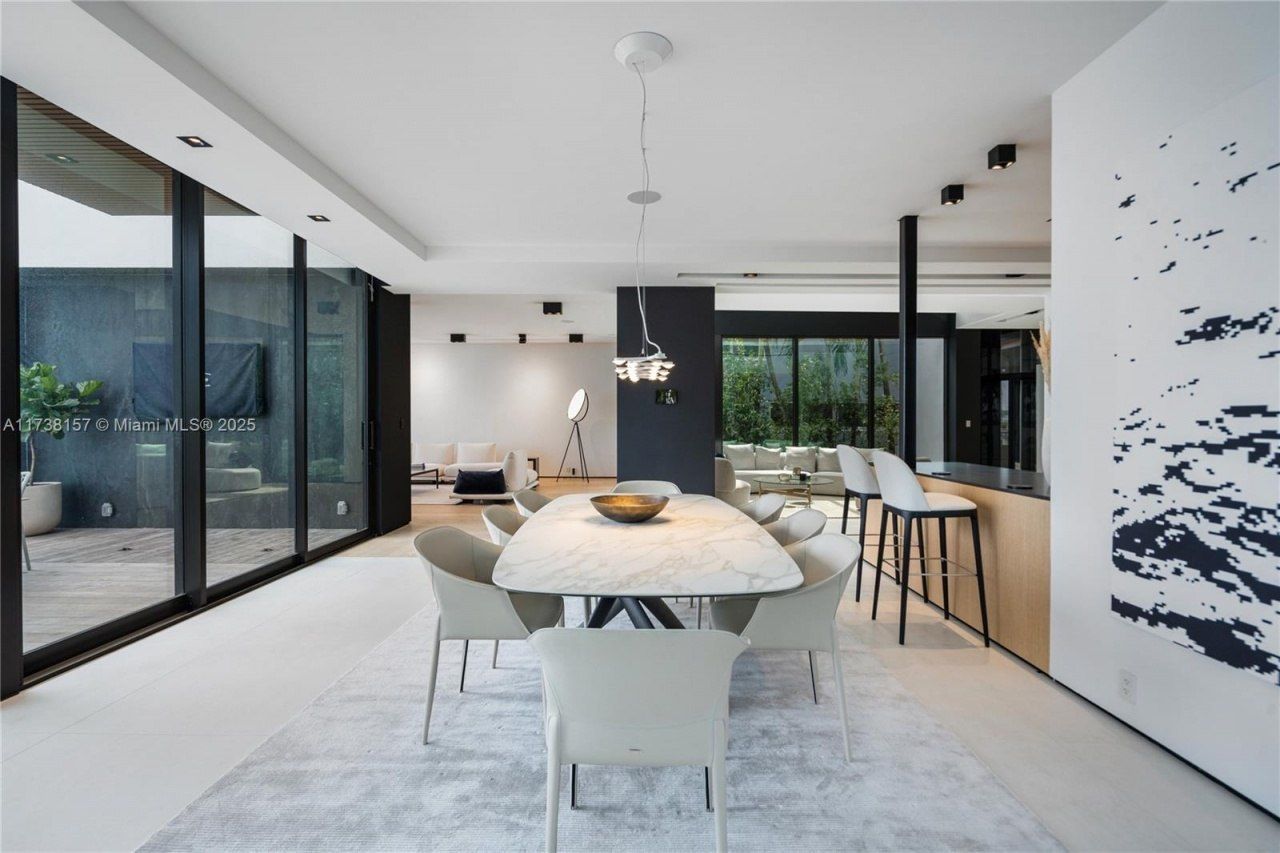 1369 N Venetian Way, Miami, FL 33139 Photo