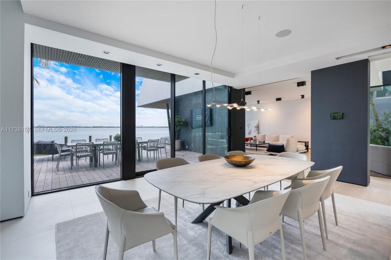 1369 N Venetian Way, Miami, FL 33139 Photo