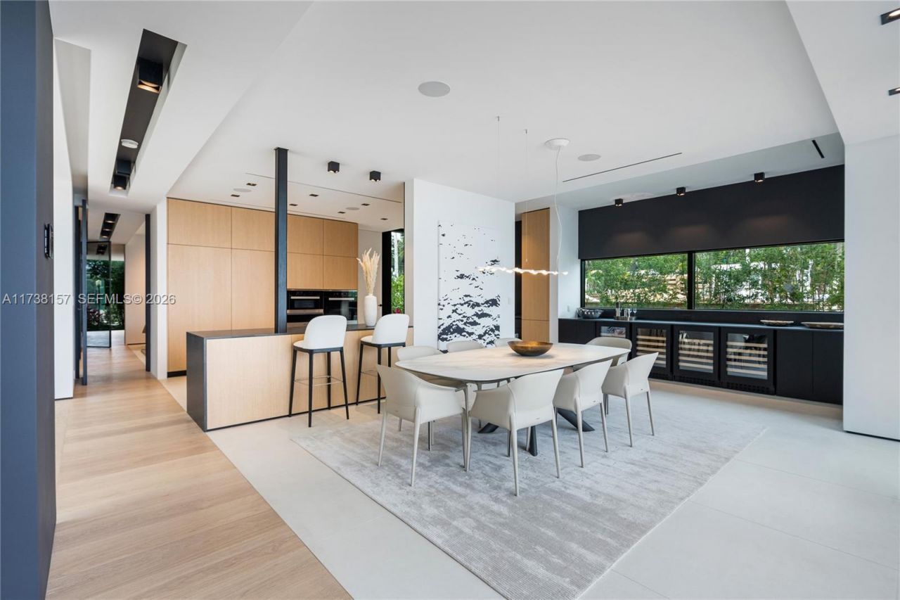 1369 N Venetian Way, Miami, FL 33139 Photo