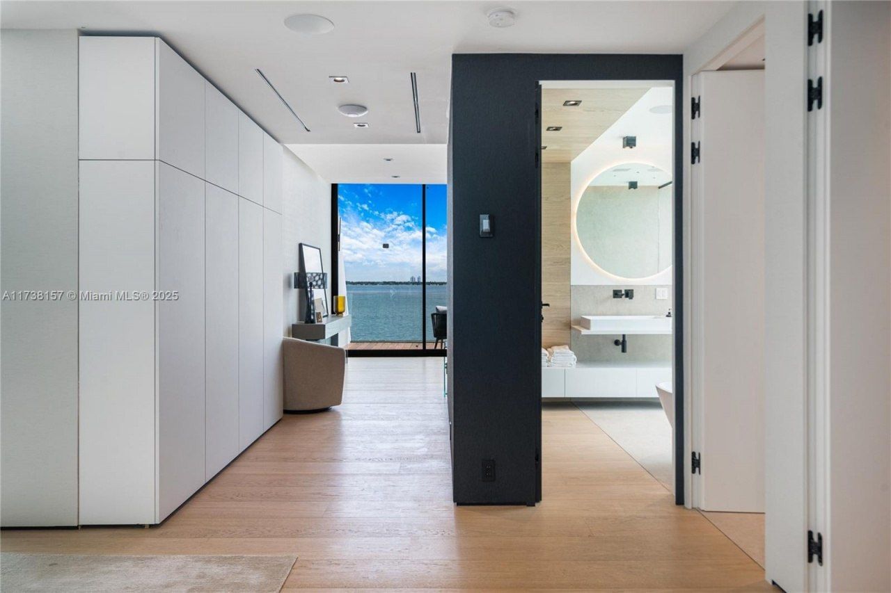 1369 N Venetian Way, Miami, FL 33139 Photo