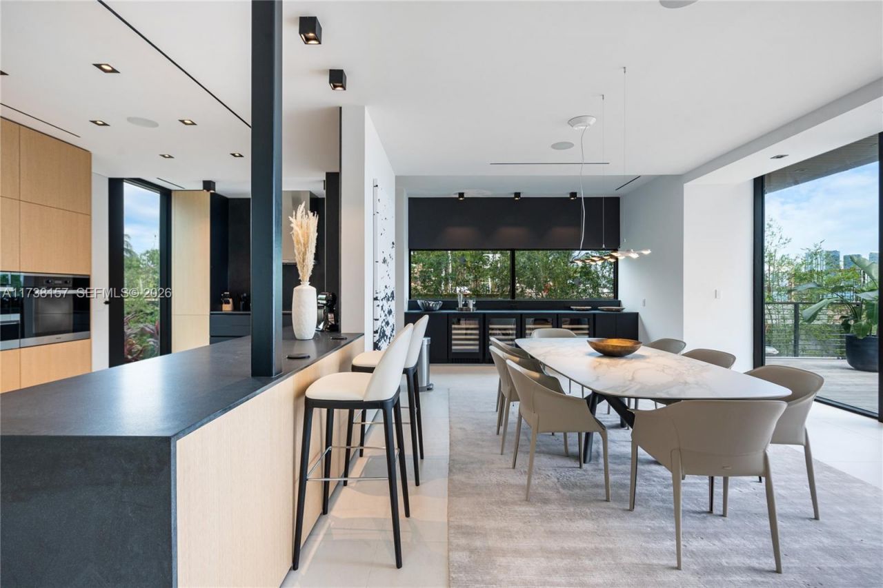 1369 N Venetian Way, Miami, FL 33139 Photo