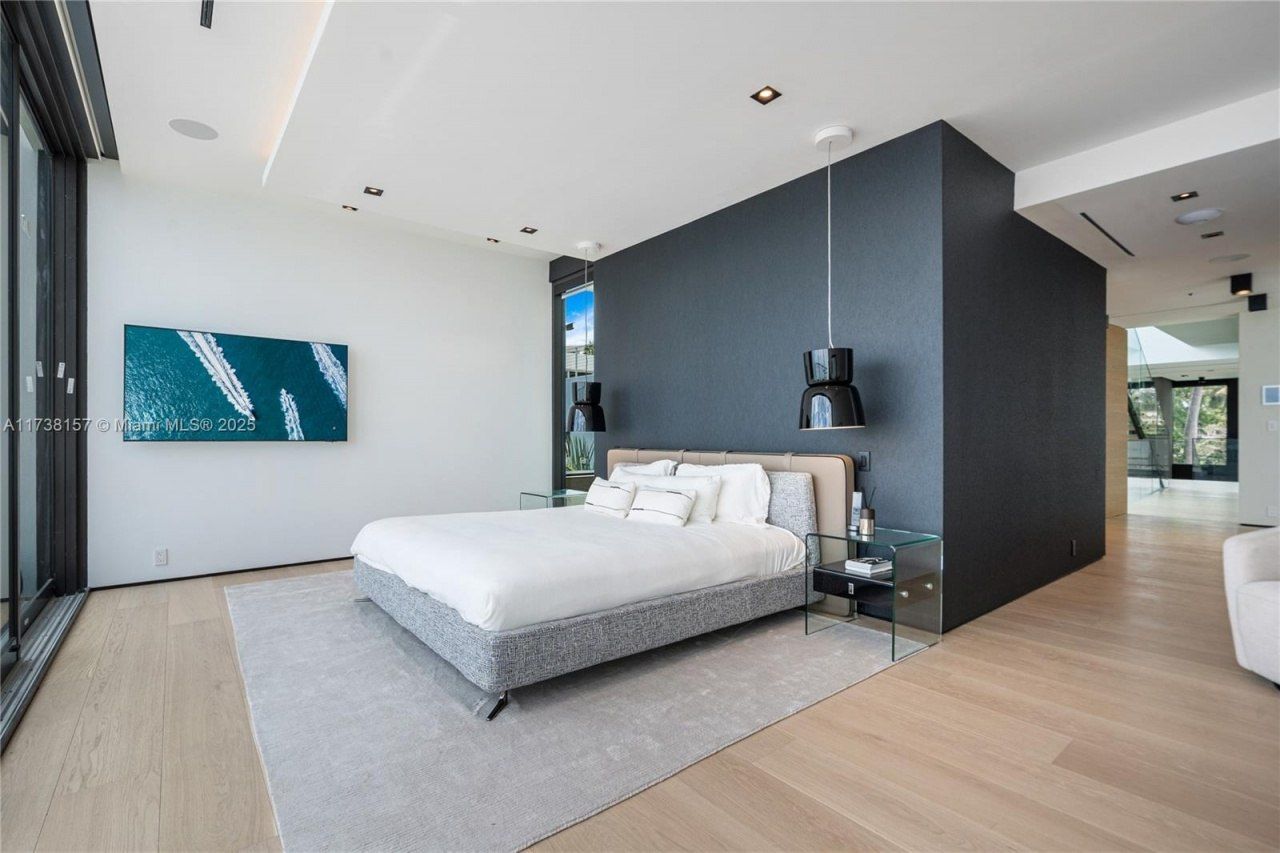 1369 N Venetian Way, Miami, FL 33139 Photo