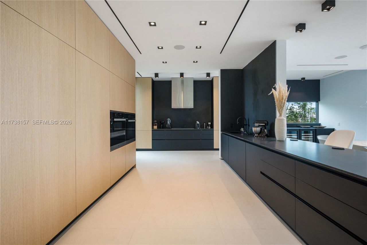 1369 N Venetian Way, Miami, FL 33139 Photo