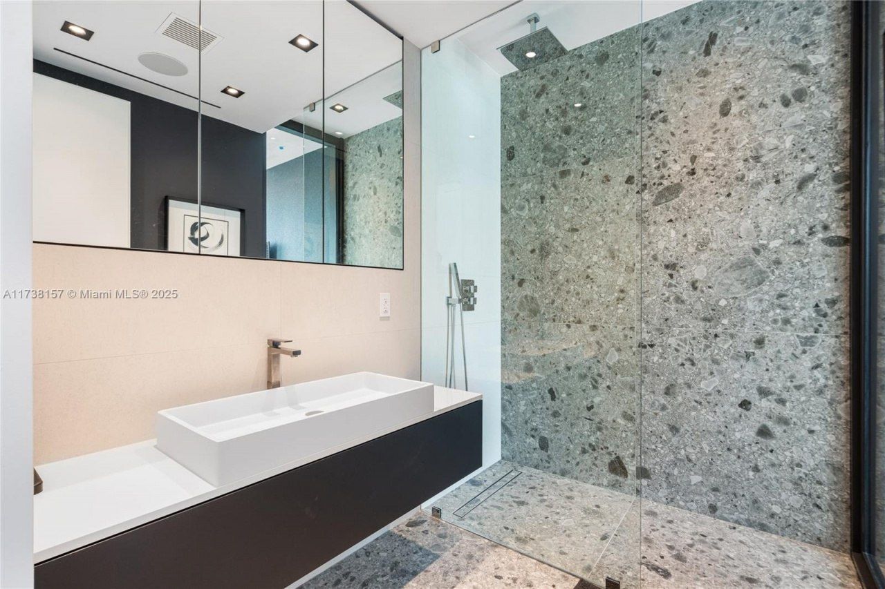 1369 N Venetian Way, Miami, FL 33139 Photo