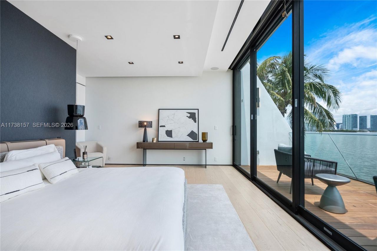 1369 N Venetian Way, Miami, FL 33139 Photo