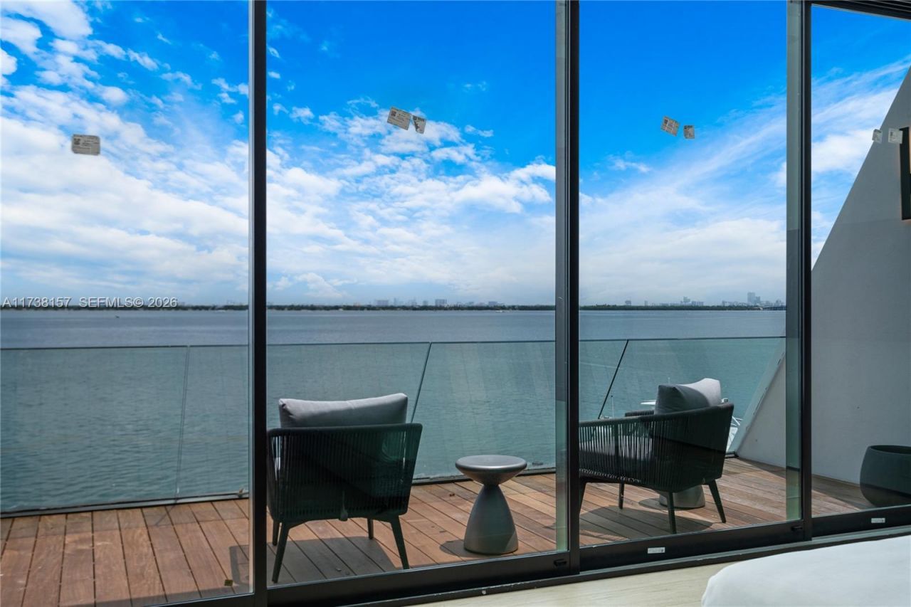 1369 N Venetian Way, Miami, FL 33139 Photo