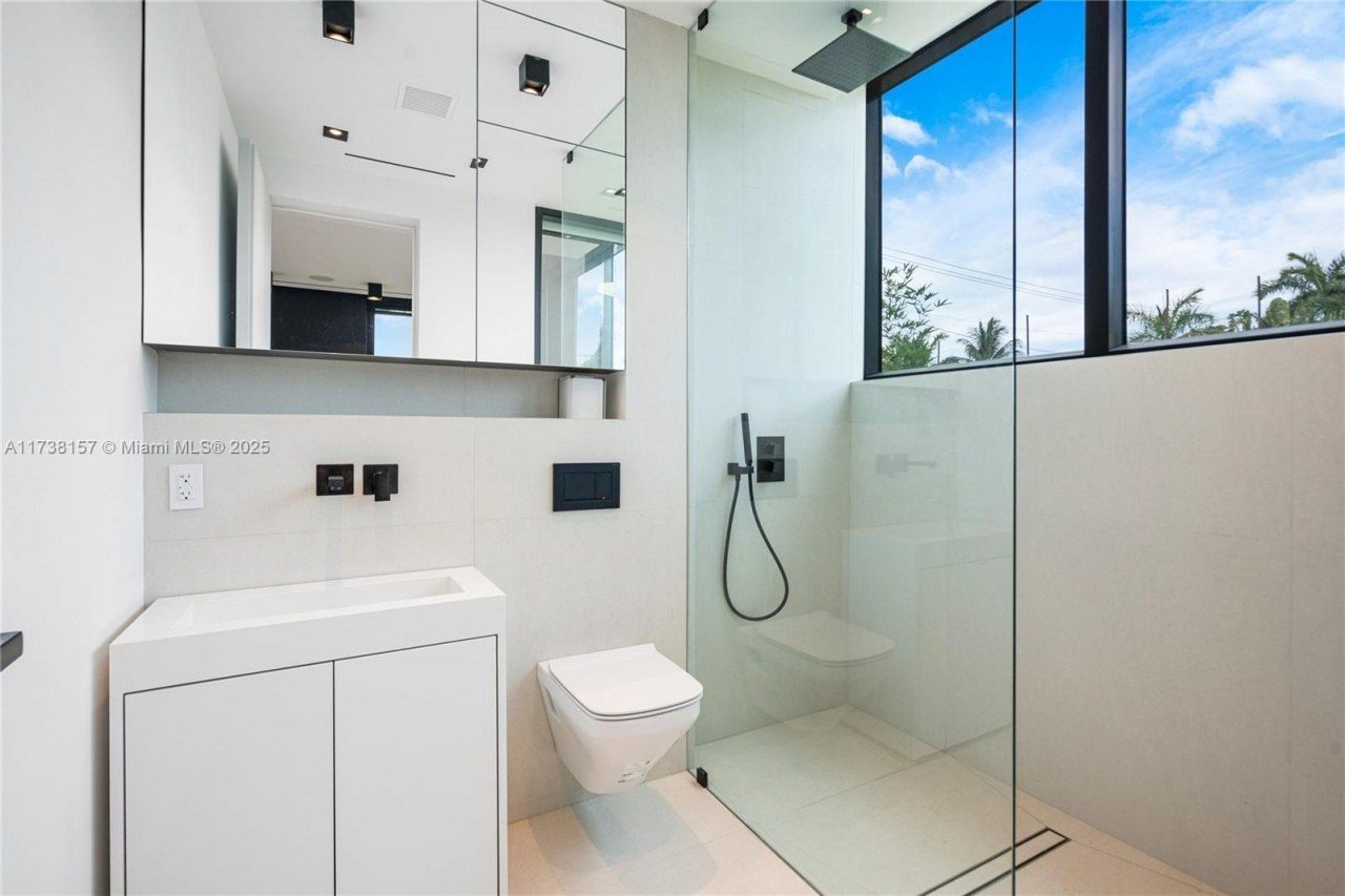 1369 N Venetian Way, Miami, FL 33139 Photo