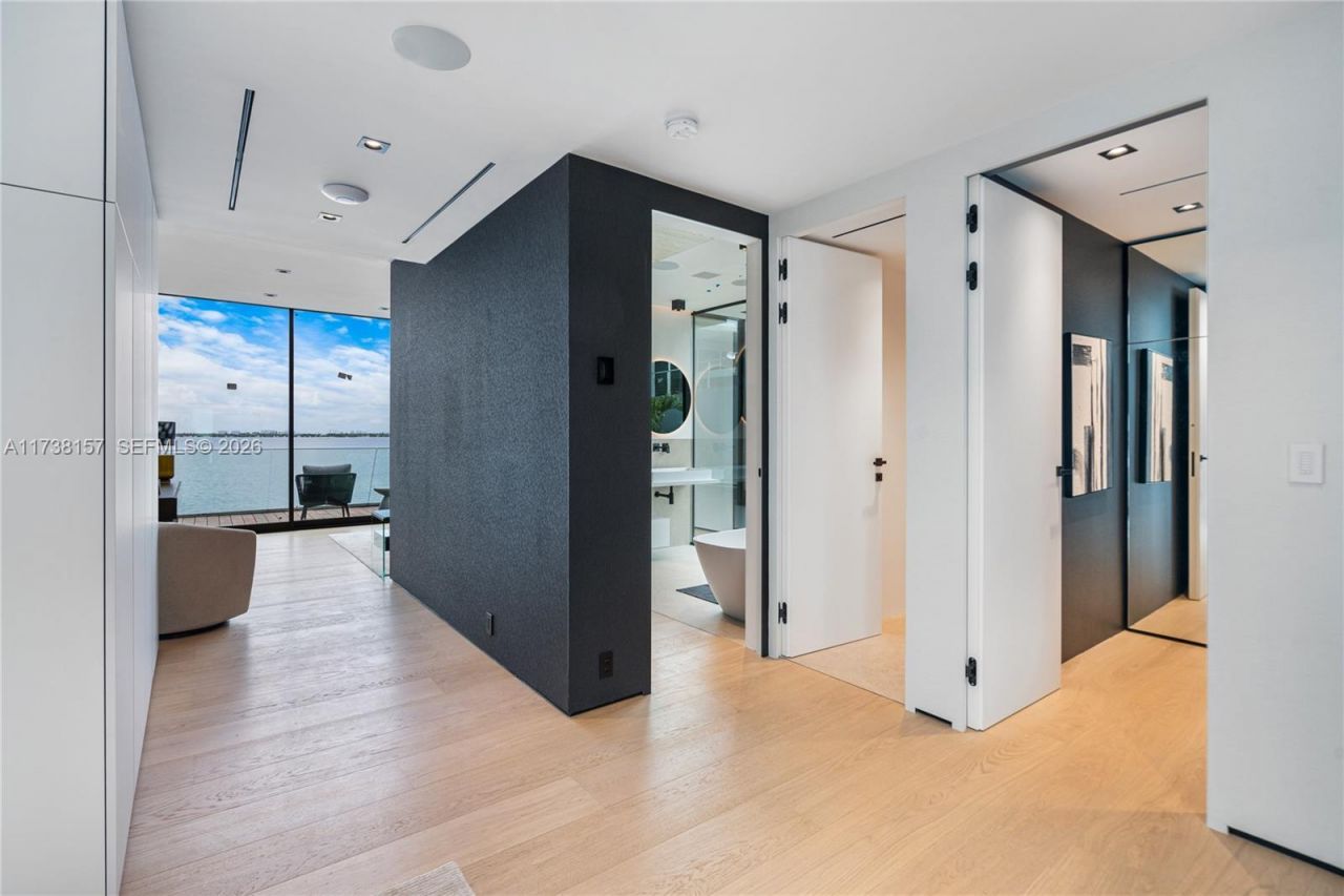 1369 N Venetian Way, Miami, FL 33139 Photo