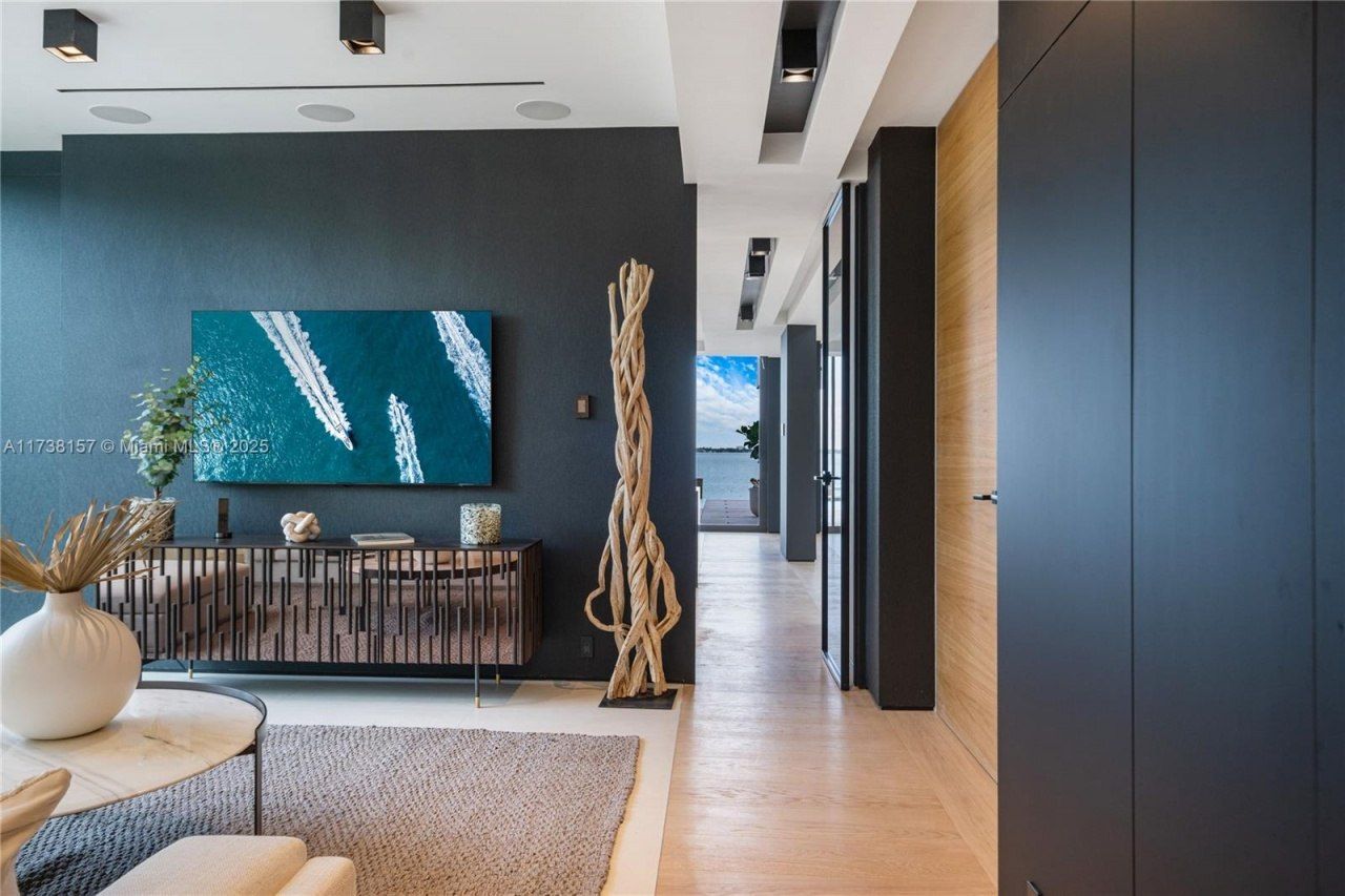 1369 N Venetian Way, Miami, FL 33139 Photo