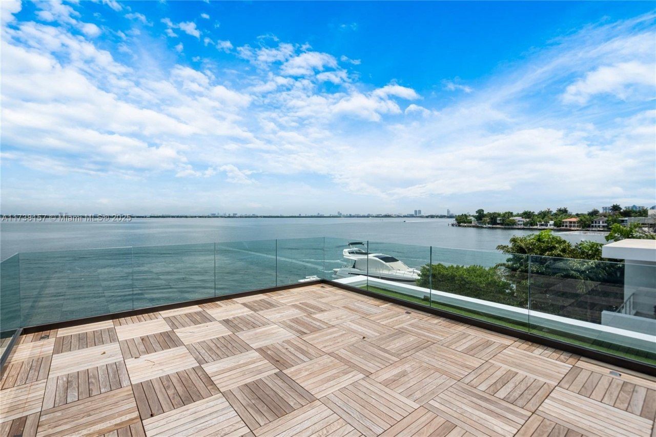 1369 N Venetian Way, Miami, FL 33139 Photo