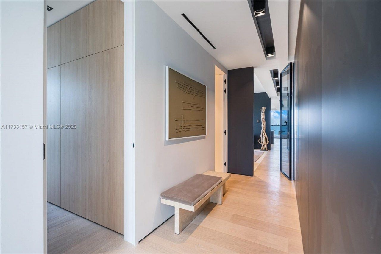 1369 N Venetian Way, Miami, FL 33139 Photo