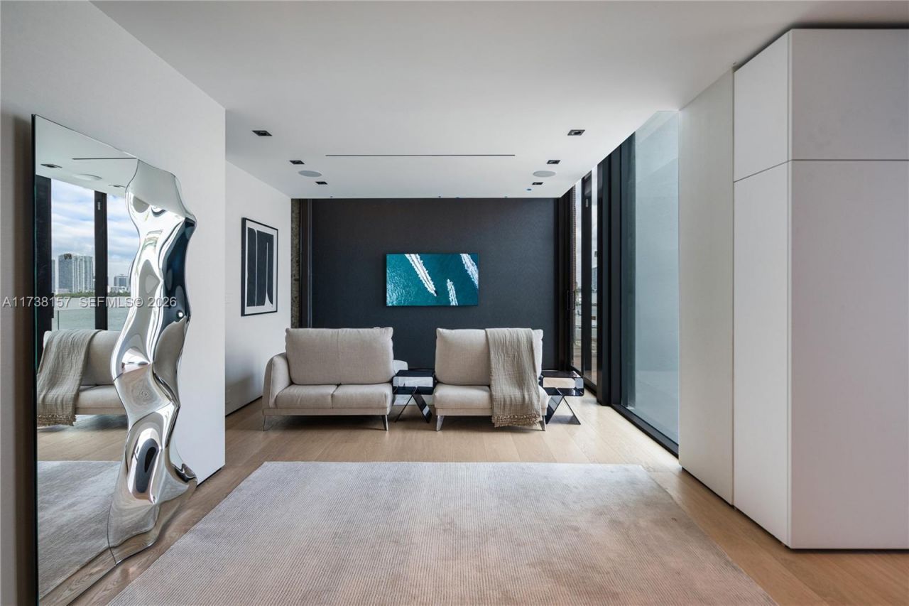 1369 N Venetian Way, Miami, FL 33139 Photo