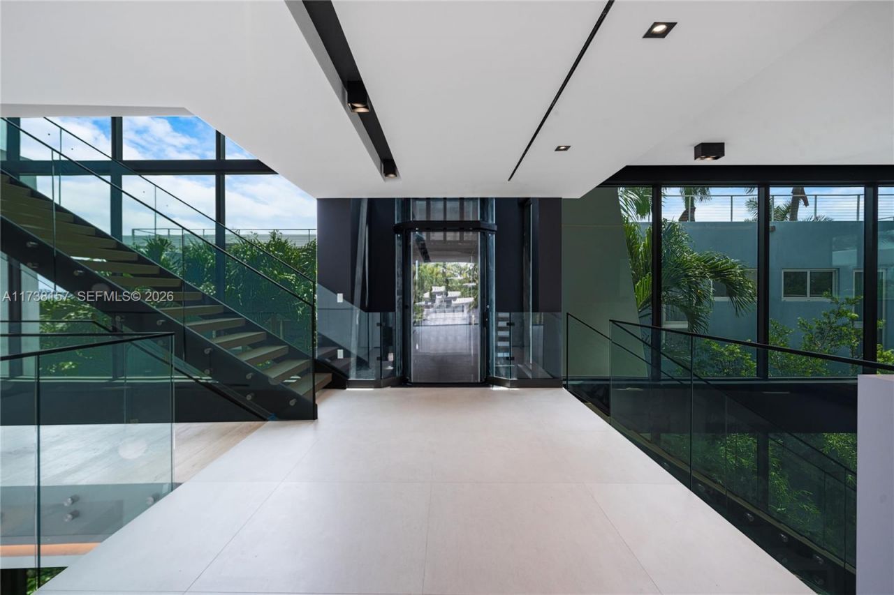 1369 N Venetian Way, Miami, FL 33139 Photo