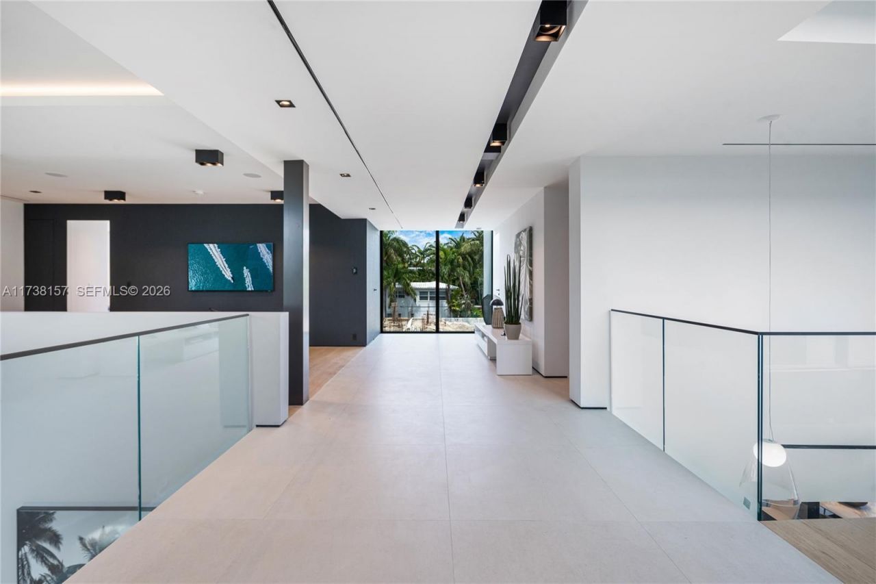 1369 N Venetian Way, Miami, FL 33139 Photo