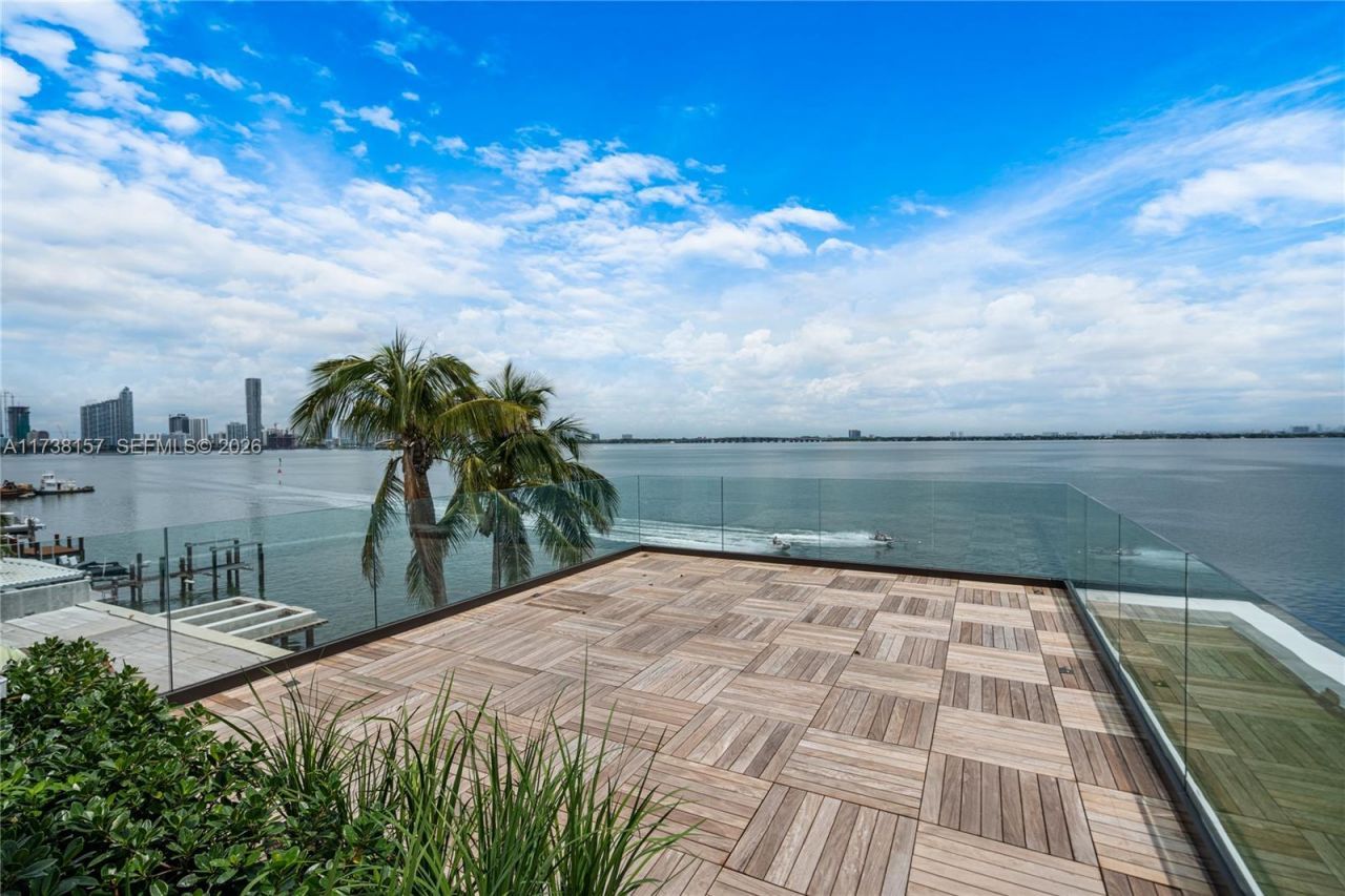 1369 N Venetian Way, Miami, FL 33139 Photo