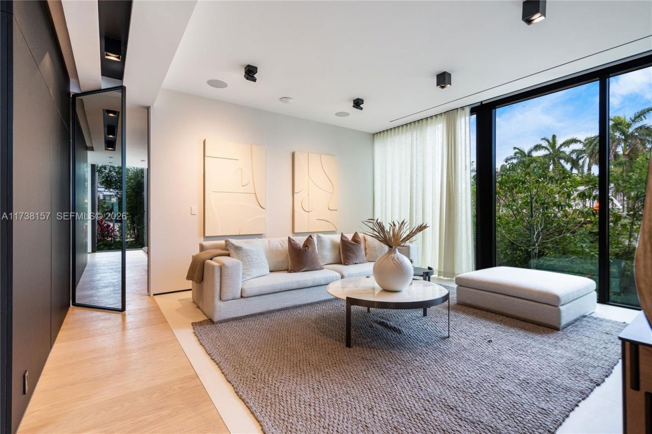 1369 N Venetian Way, Miami, FL 33139 Photo