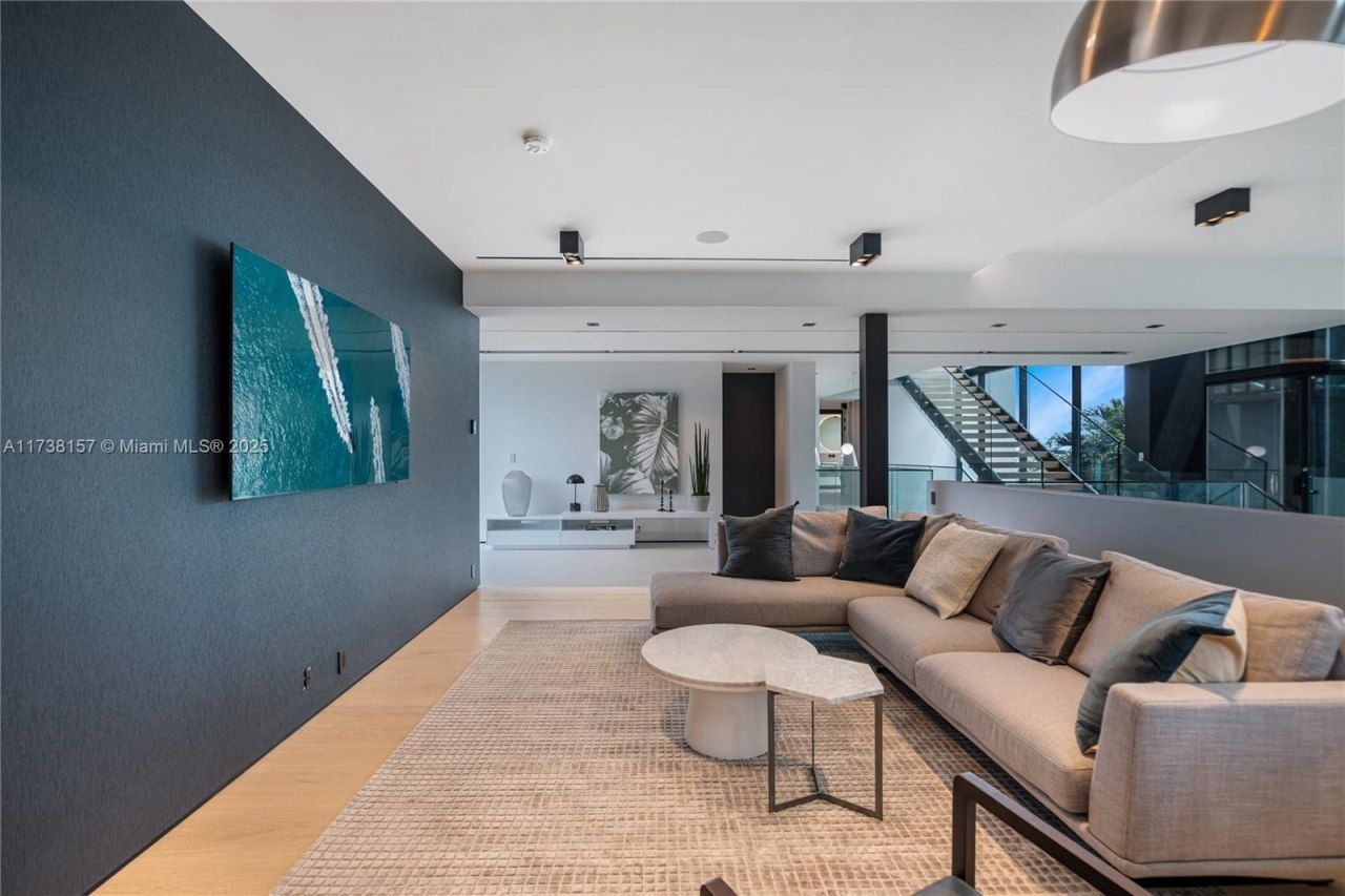 1369 N Venetian Way, Miami, FL 33139 Photo