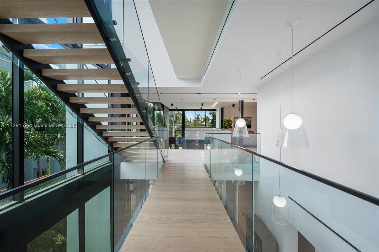 1369 N Venetian Way, Miami, FL 33139 Photo