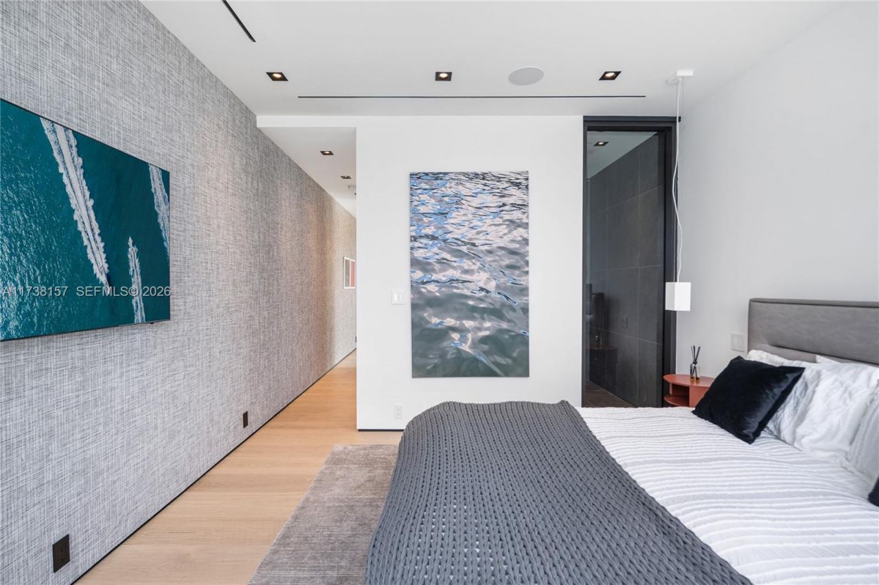 1369 N Venetian Way, Miami, FL 33139 Photo