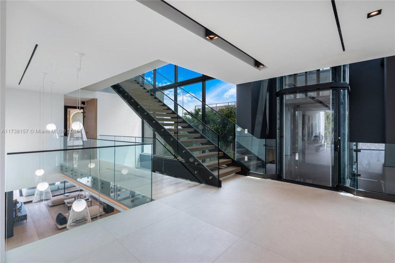 1369 N Venetian Way, Miami, FL 33139 Photo