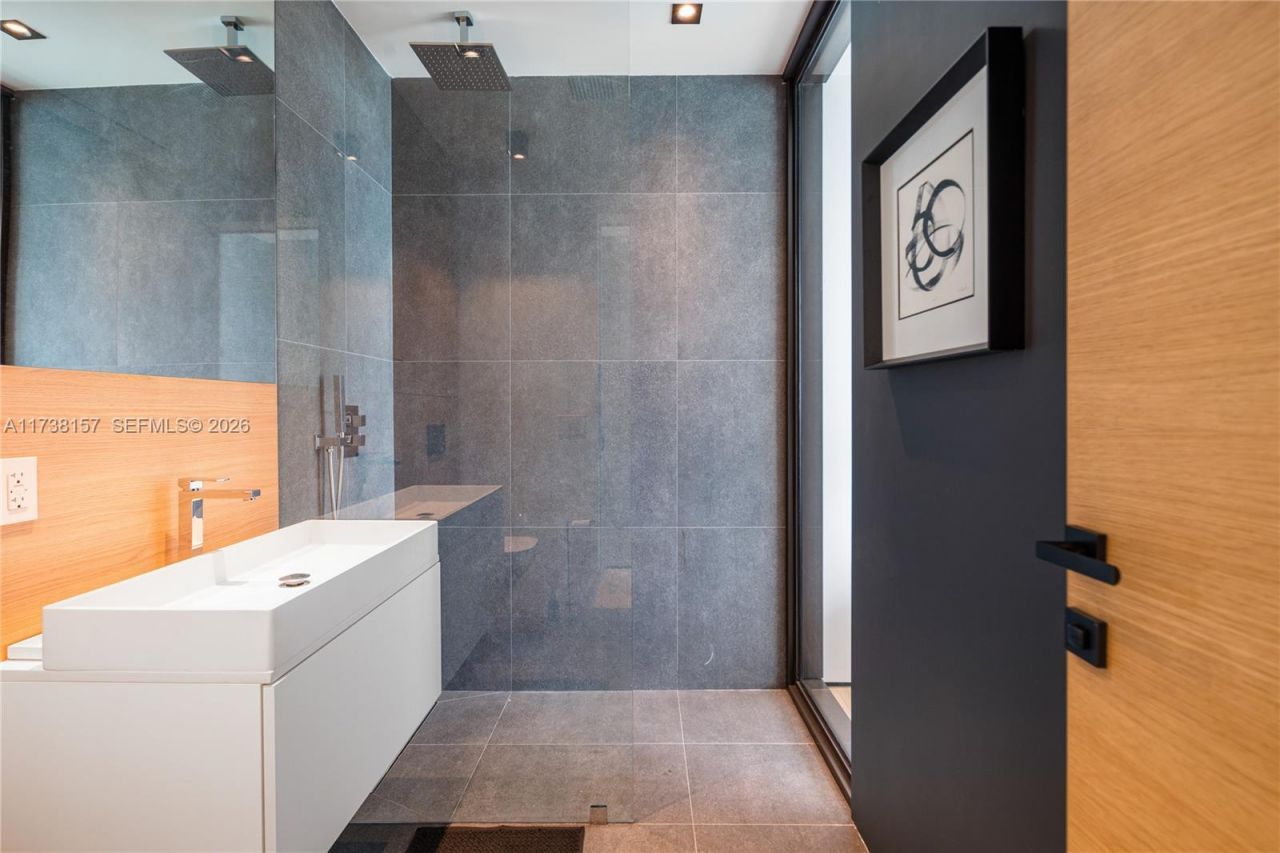 1369 N Venetian Way, Miami, FL 33139 Photo