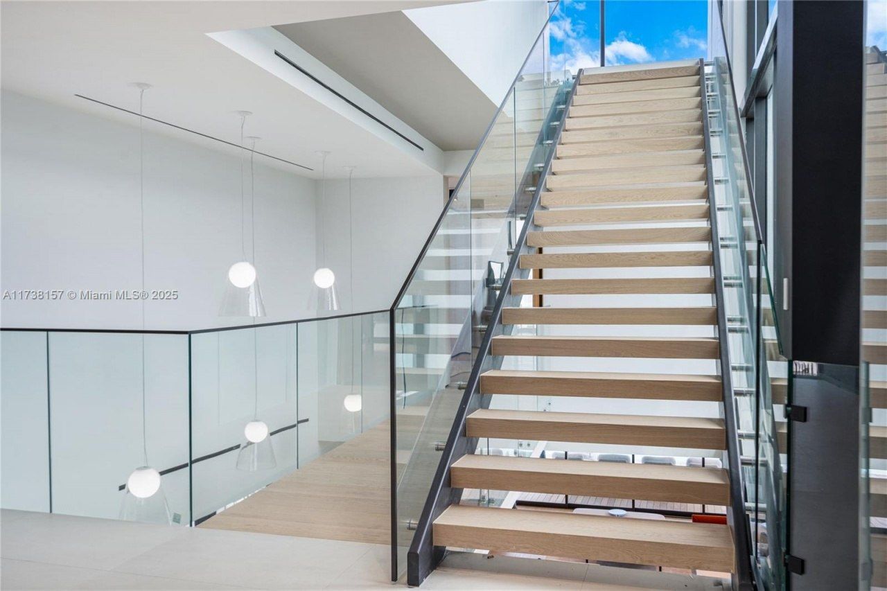 1369 N Venetian Way, Miami, FL 33139 Photo