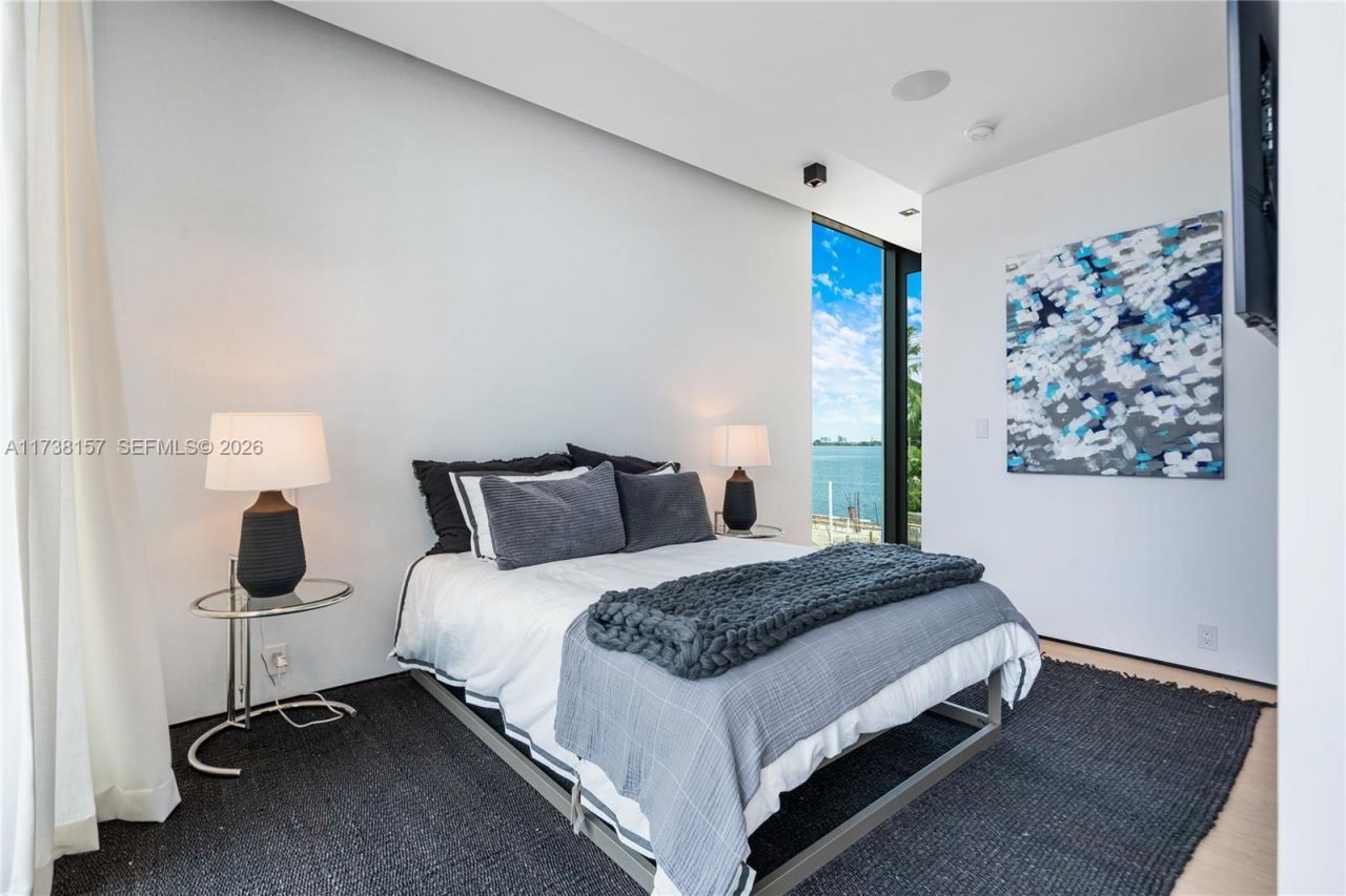 1369 N Venetian Way, Miami, FL 33139 Photo