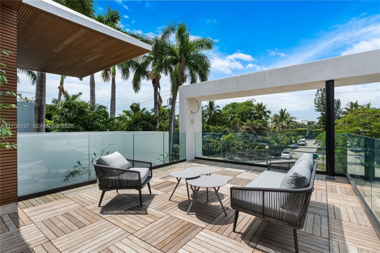 1369 N Venetian Way, Miami, FL 33139 Photo