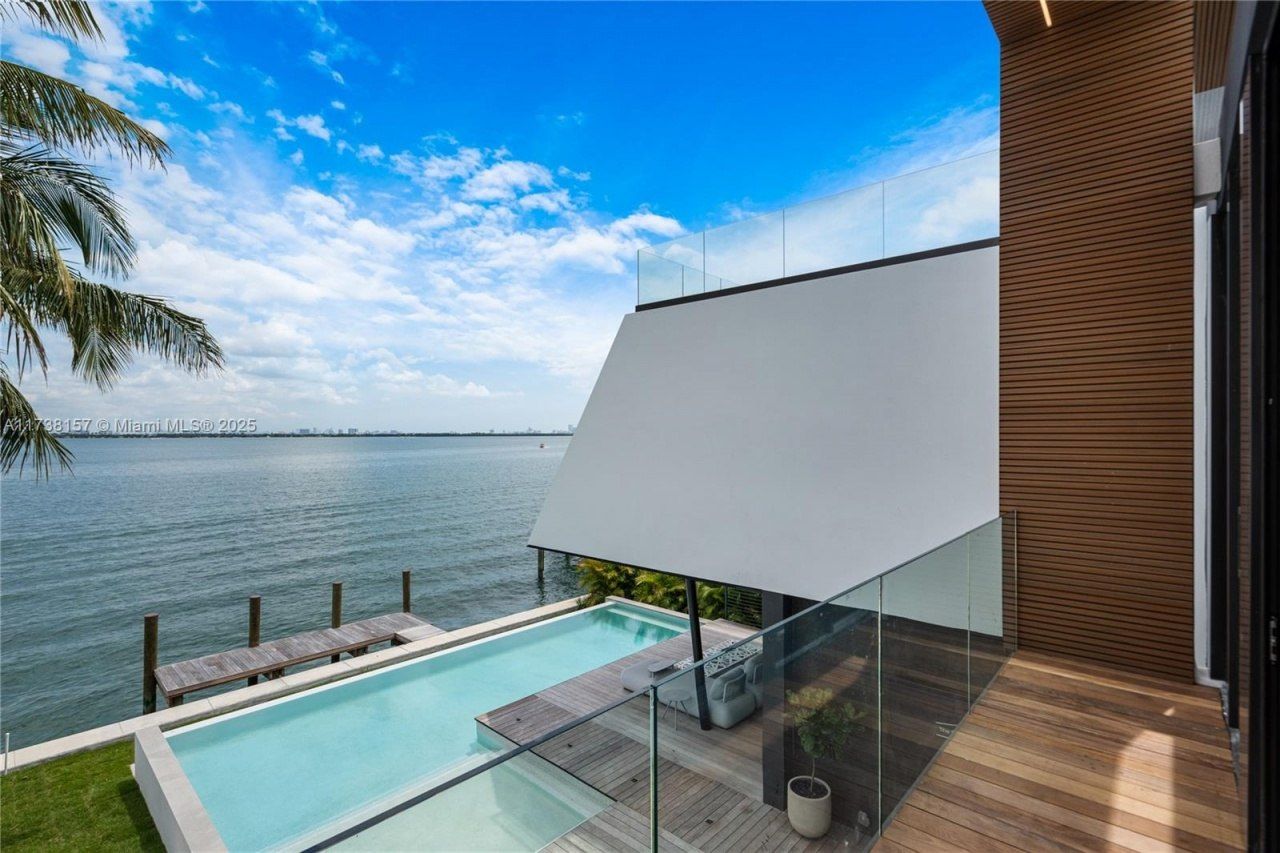 1369 N Venetian Way, Miami, FL 33139 Photo