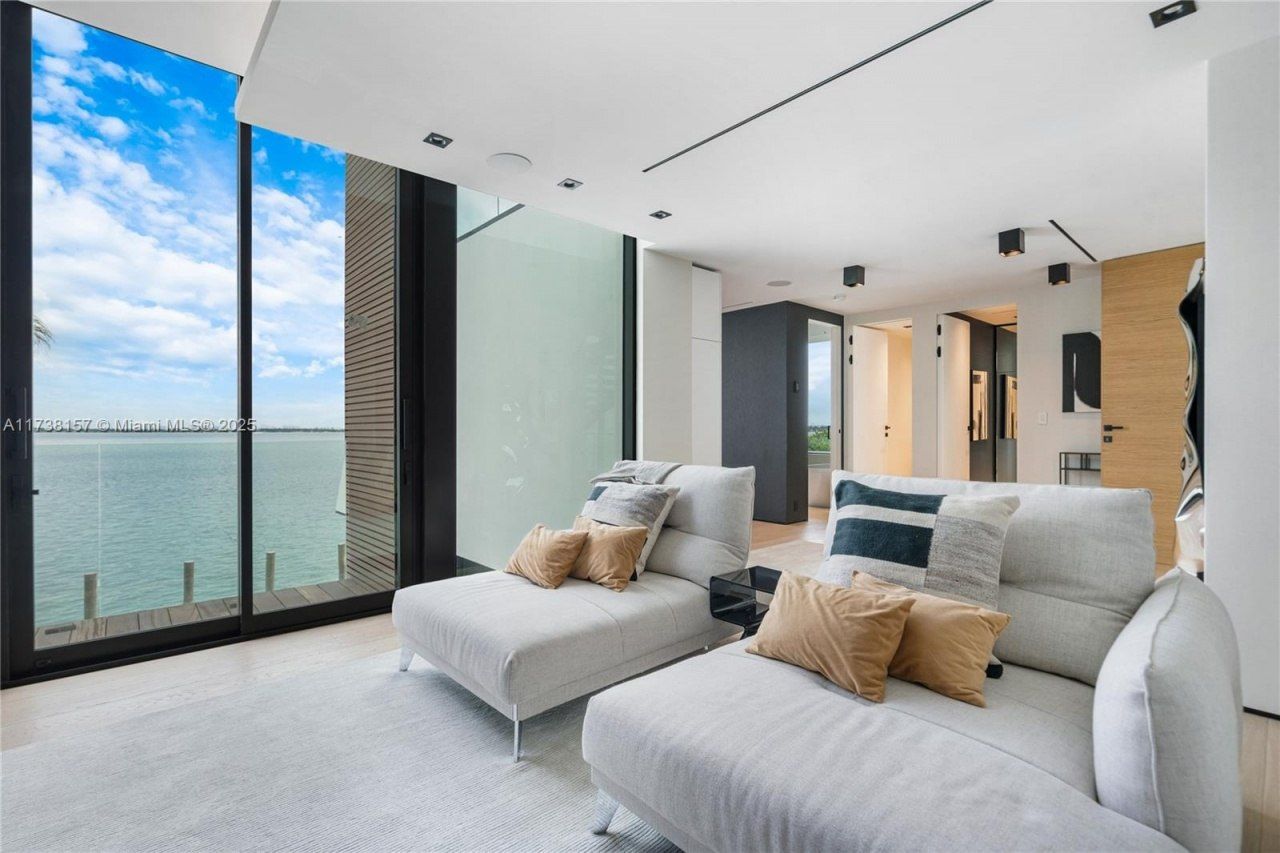 1369 N Venetian Way, Miami, FL 33139 Photo