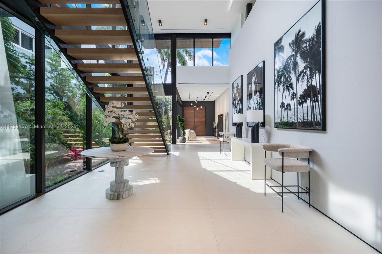 1369 N Venetian Way, Miami, FL 33139 Photo