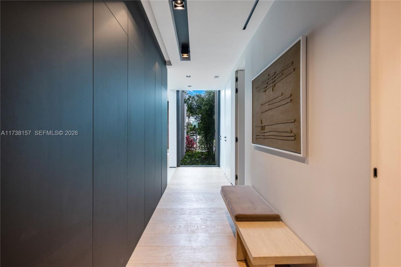 1369 N Venetian Way, Miami, FL 33139 Photo