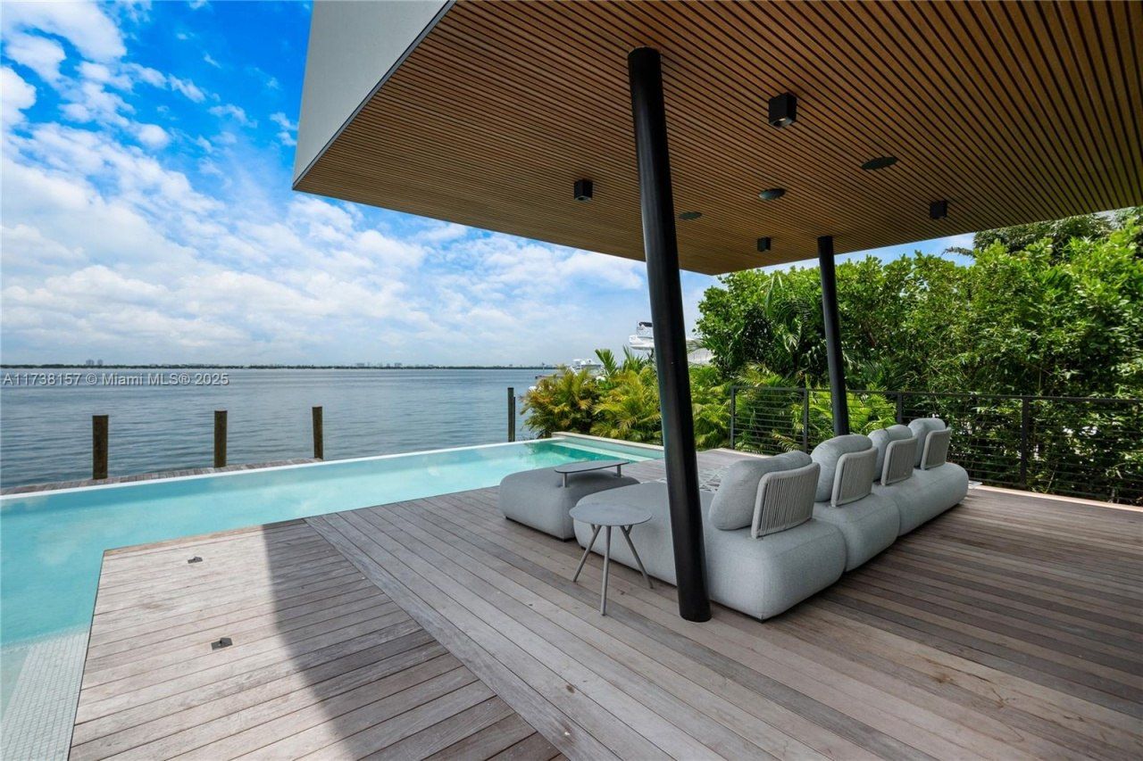 1369 N Venetian Way, Miami, FL 33139 Photo