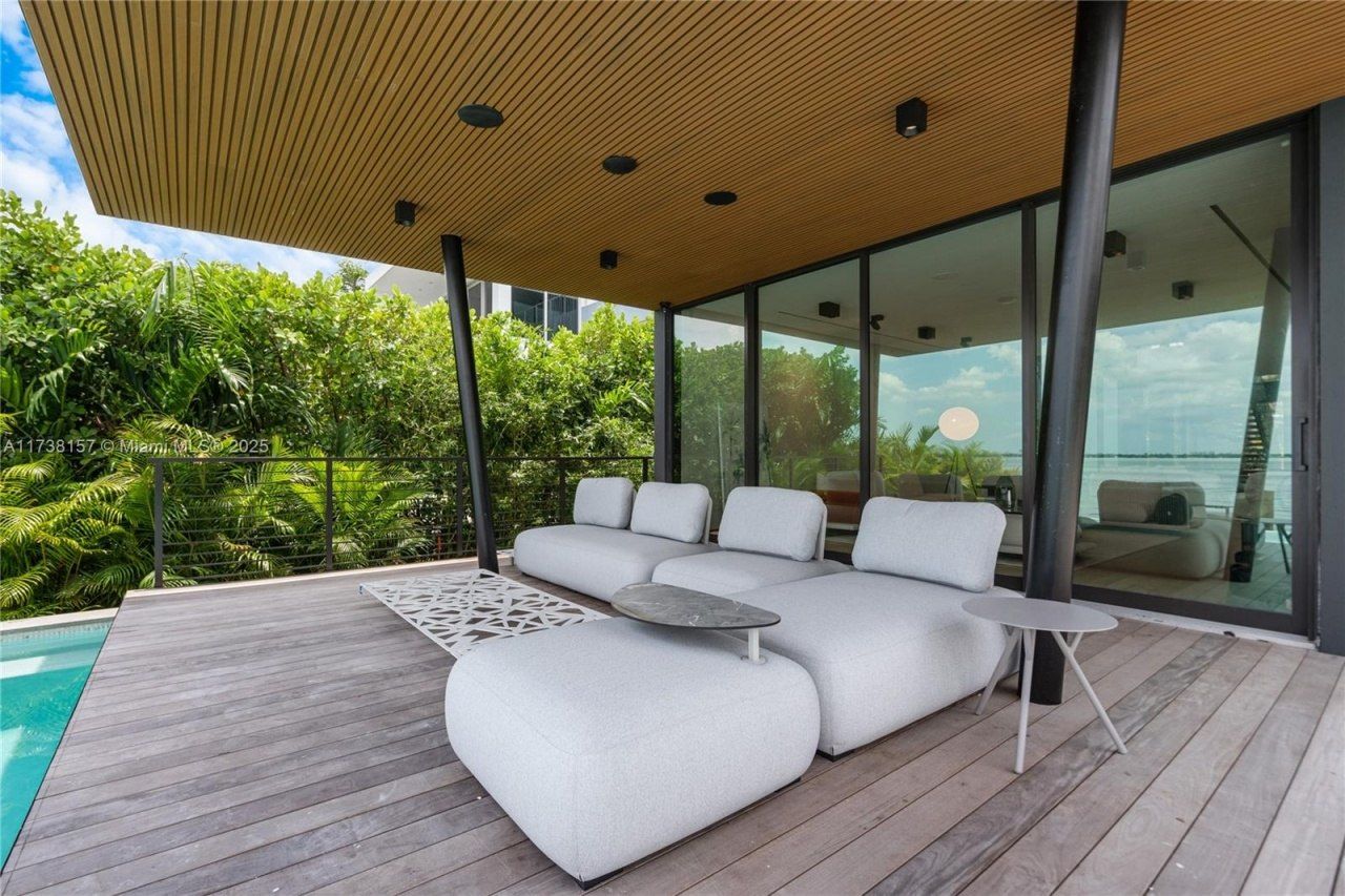 1369 N Venetian Way, Miami, FL 33139 Photo