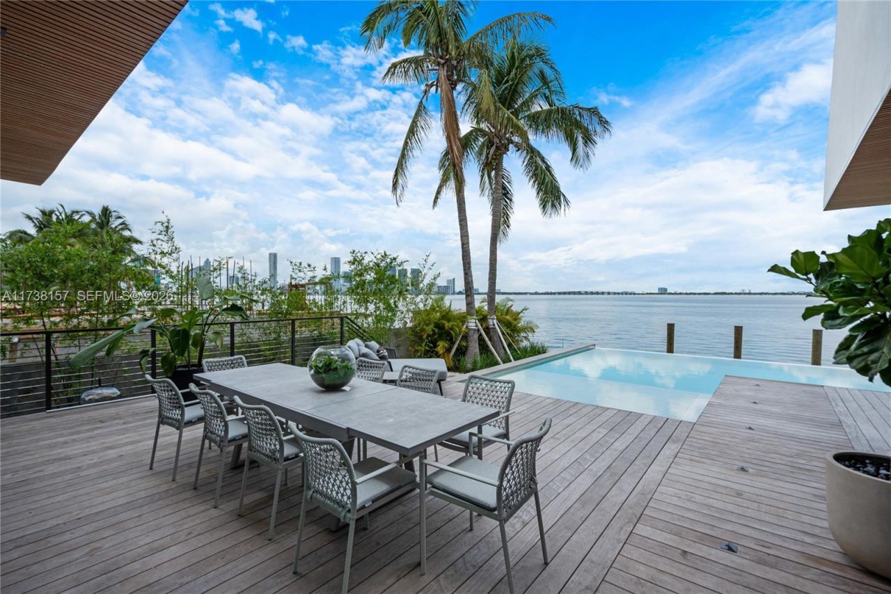 1369 N Venetian Way, Miami, FL 33139 Photo