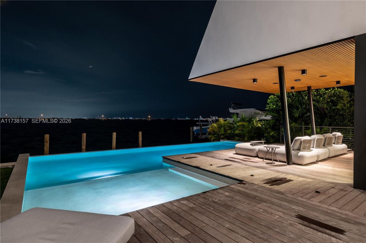1369 N Venetian Way, Miami, FL 33139 Photo
